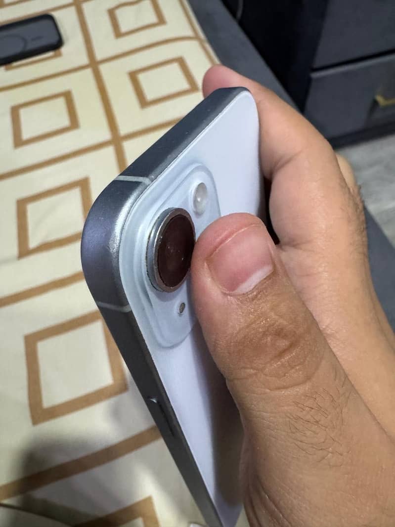 Apple iPhone 15 12