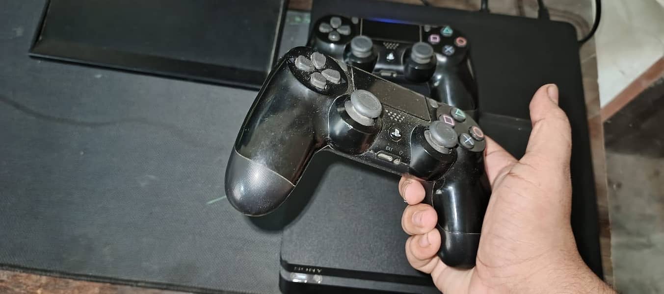Ps4 slim 1