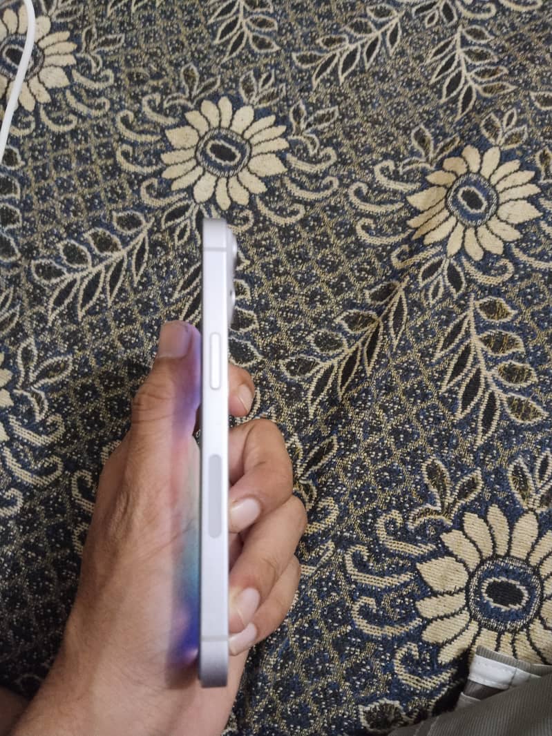 Apple iPhone 14 4