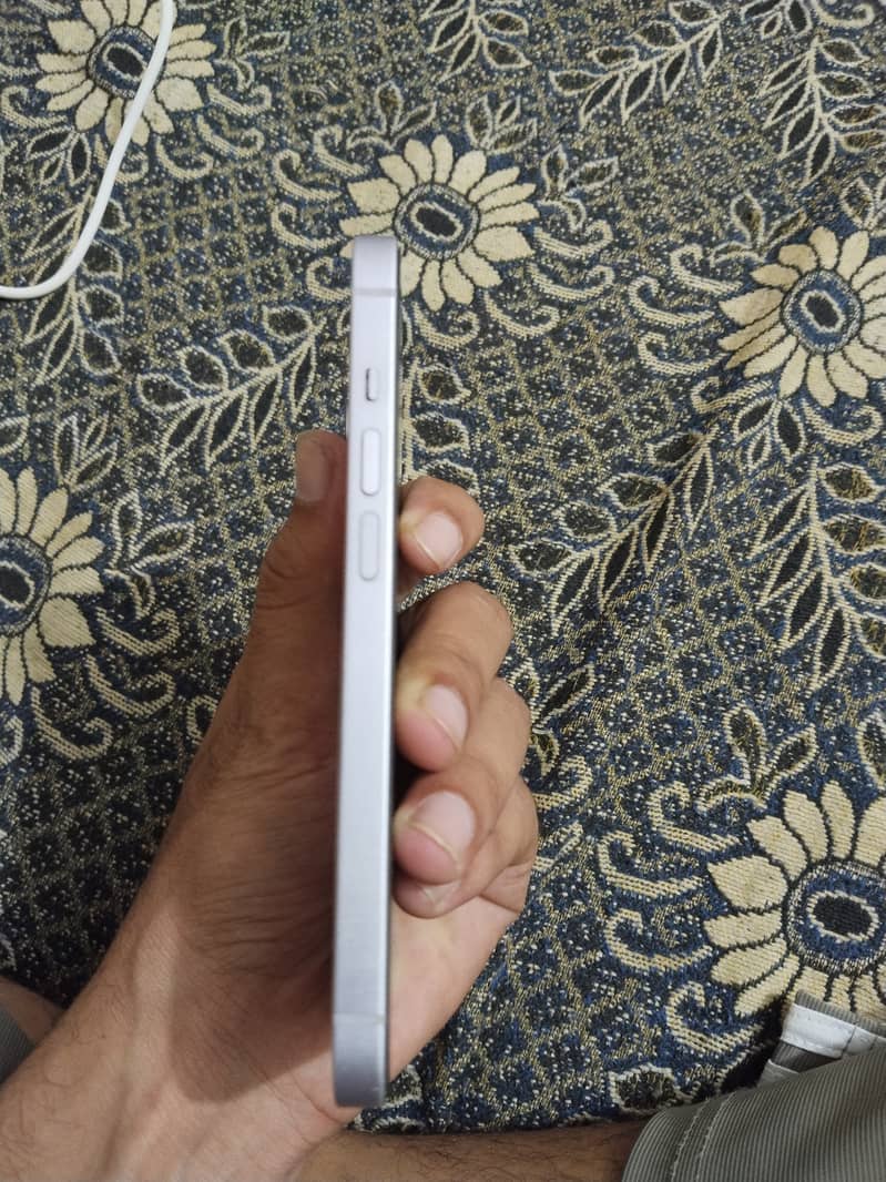 Apple iPhone 14 5