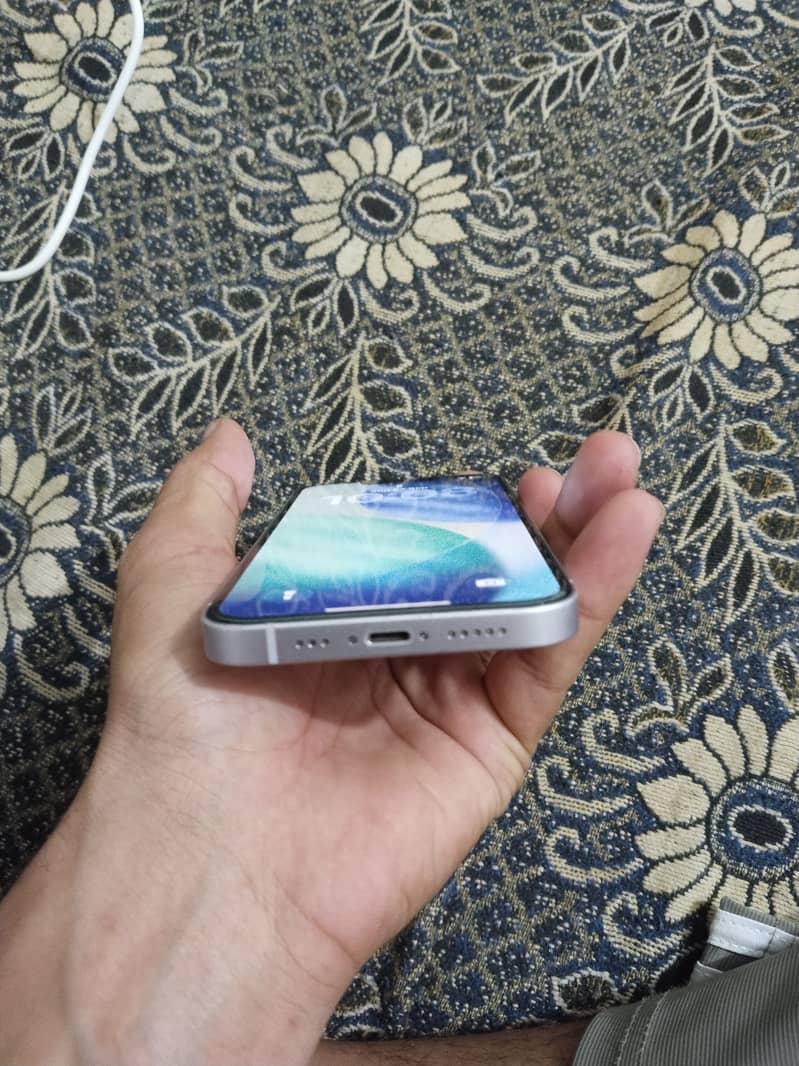 Apple iPhone 14 7
