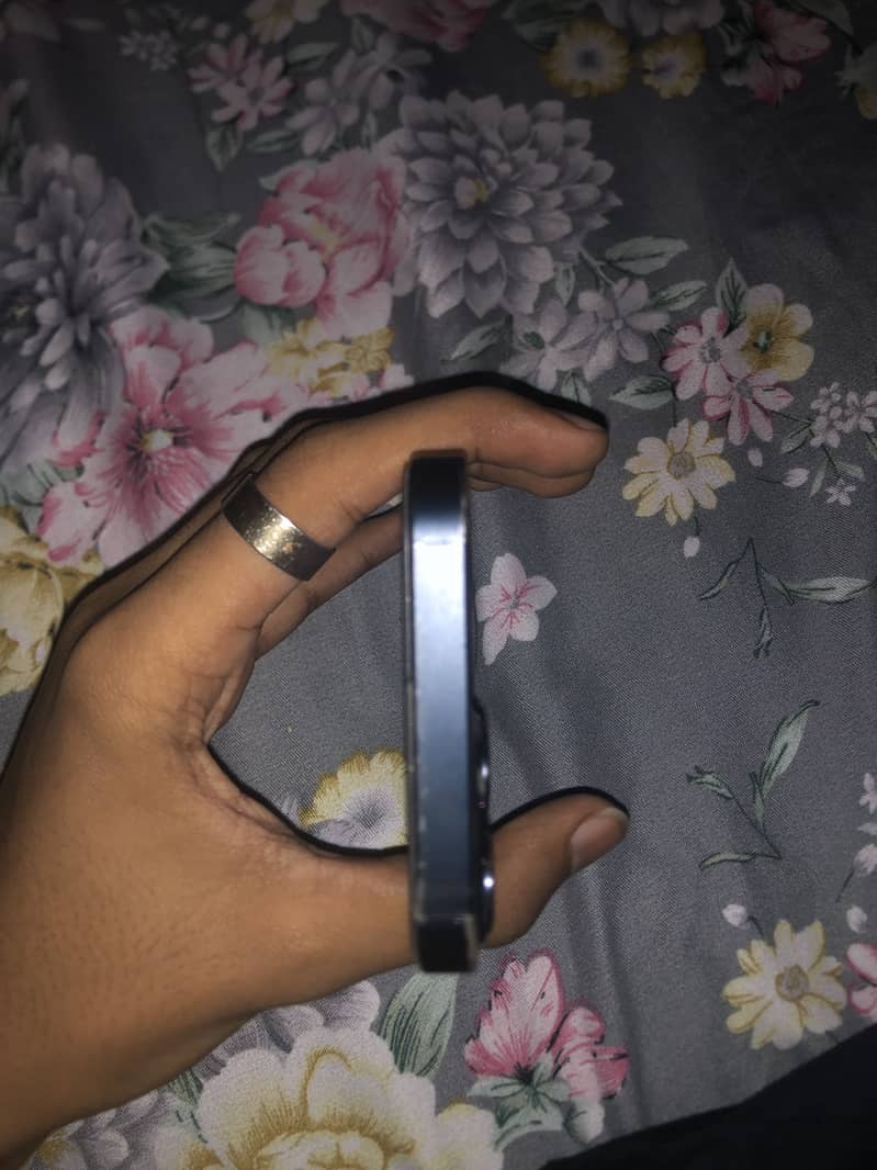 Apple iPhone 13 2