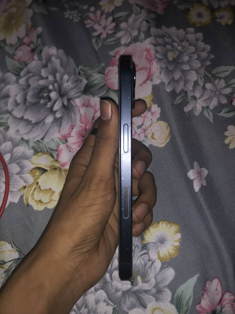 Apple iPhone 13 3
