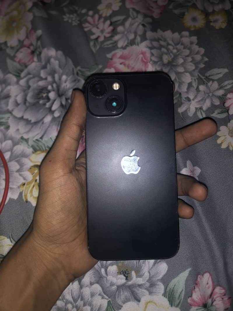 Apple iPhone 13 4