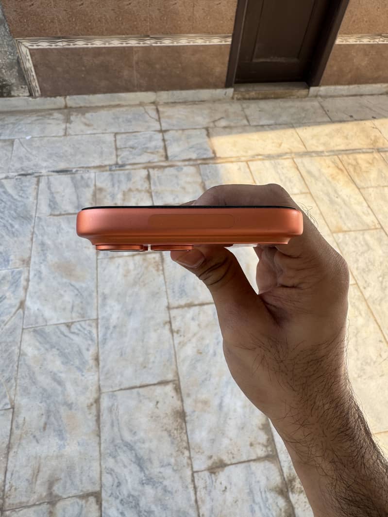 Apple iPhone 17 Pro Max 2