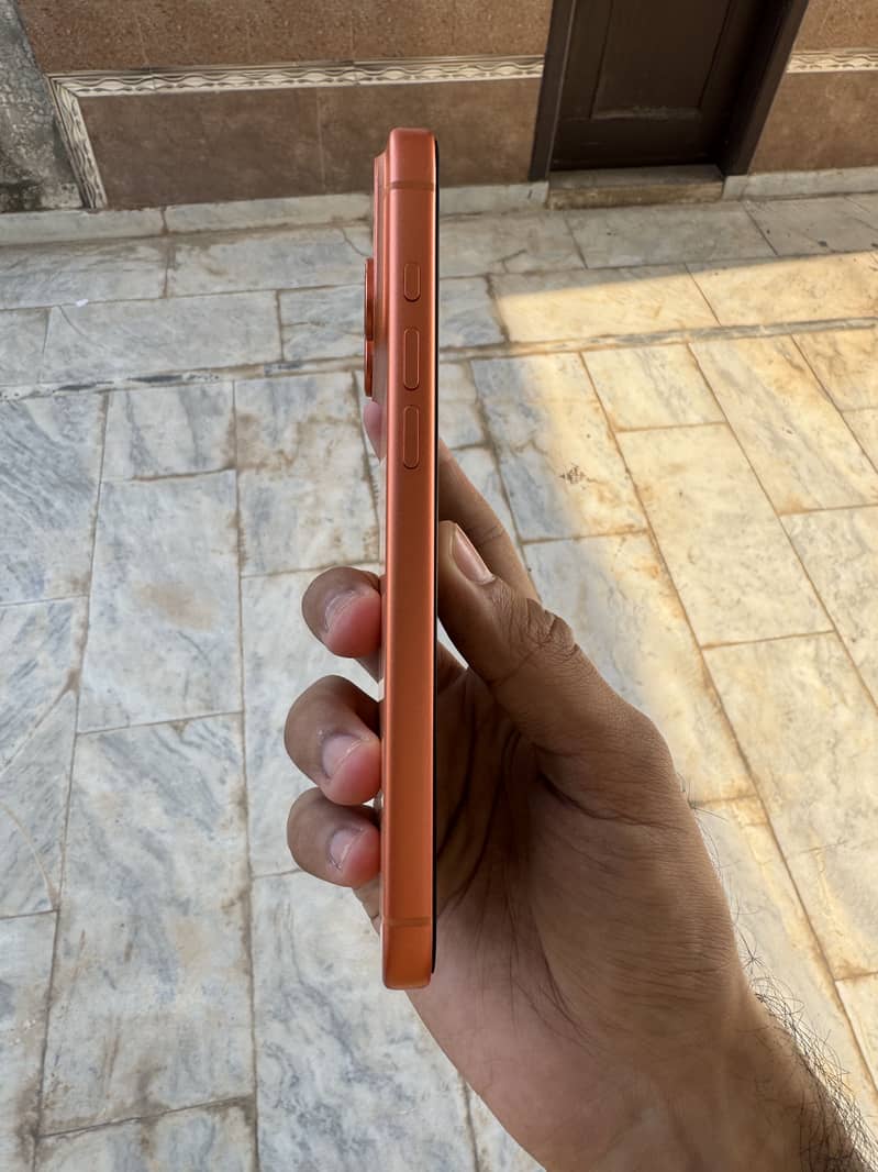 Apple iPhone 17 Pro Max 4