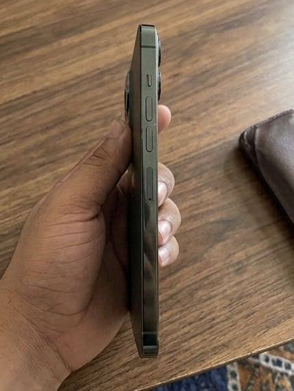 Apple iPhone 13 Pro Max 1