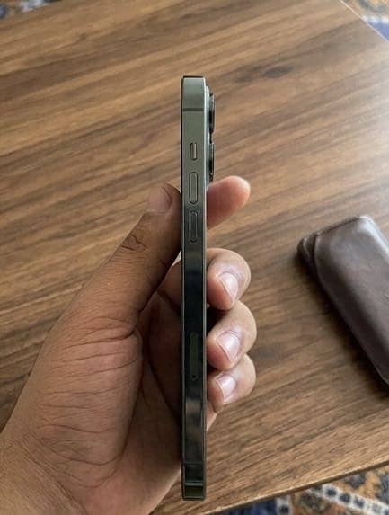 Apple iPhone 13 Pro Max 2