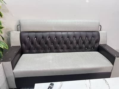 5 Seater Sofa condition bikul Saaf