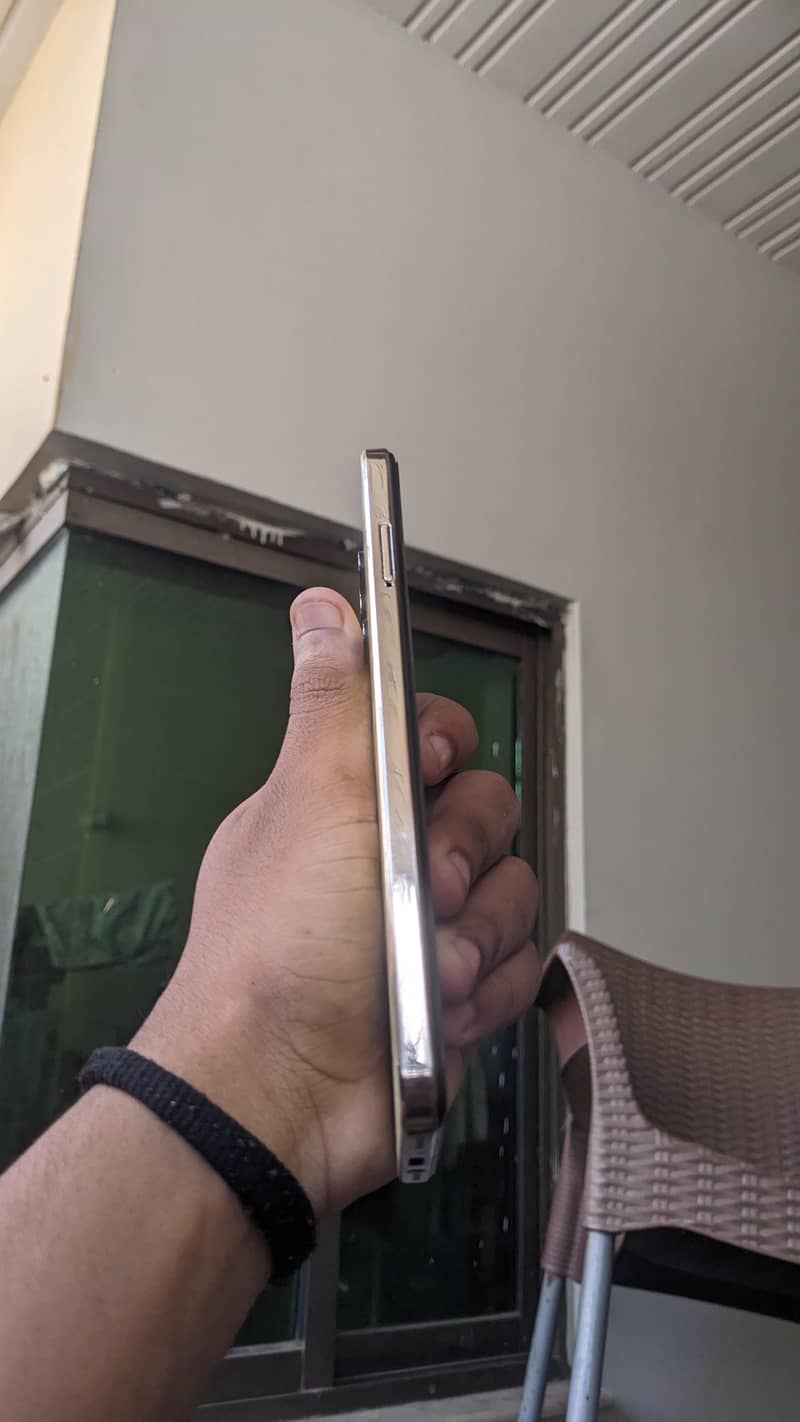 Note 30  6/128 kit 4
