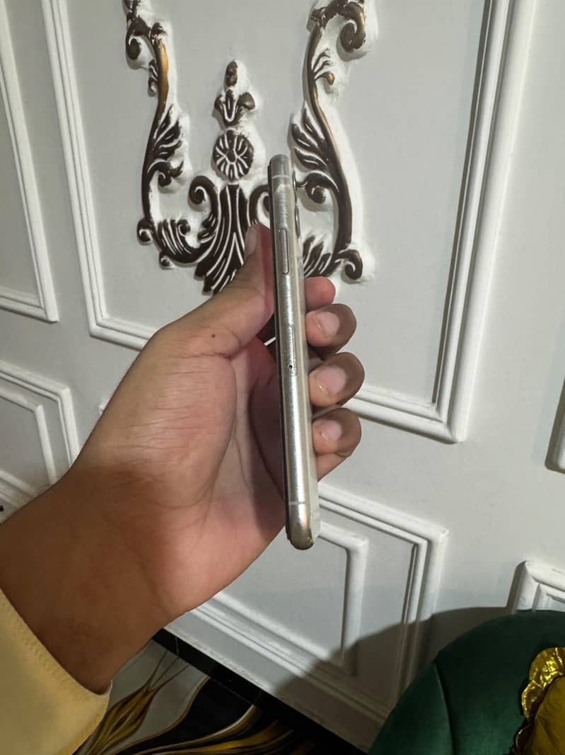 Apple iPhone 11 Pro 2