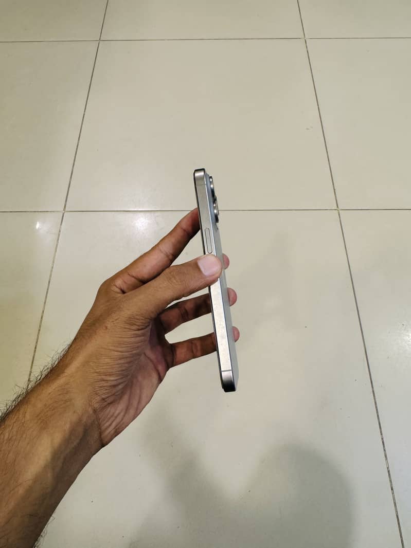 Apple iPhone 15 Pro Max 2