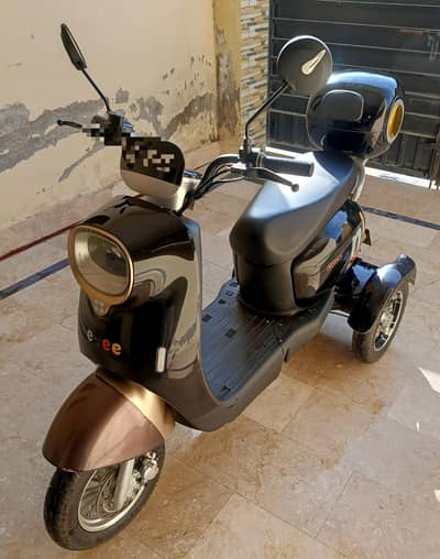 3 wheel scoote nissa evee