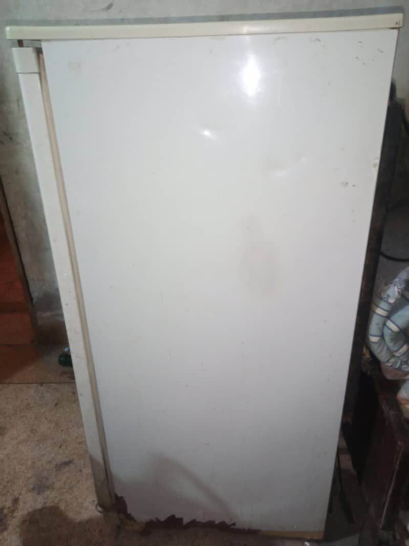 Waves Mini Fridge old 5