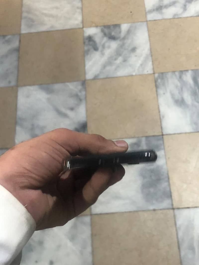 Apple iPhone X 5
