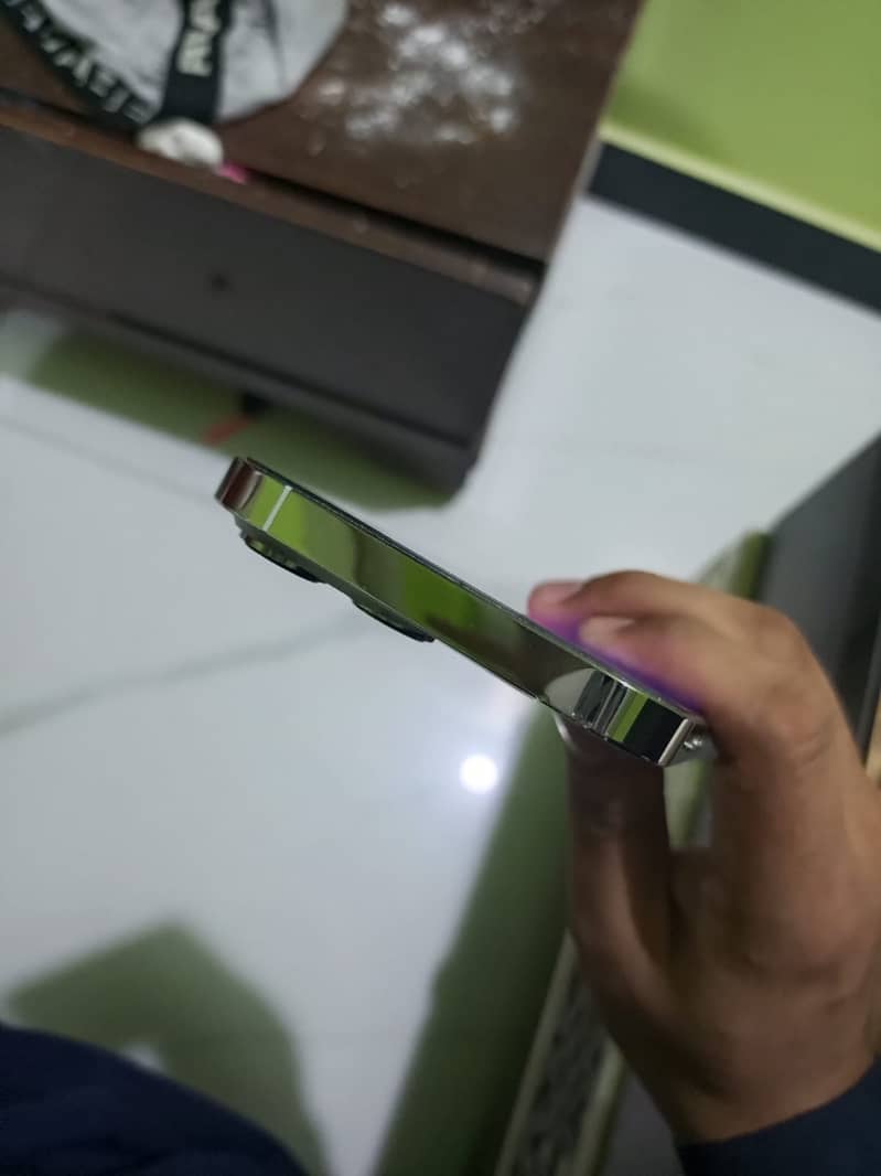Apple iPhone 13 Pro Max 4