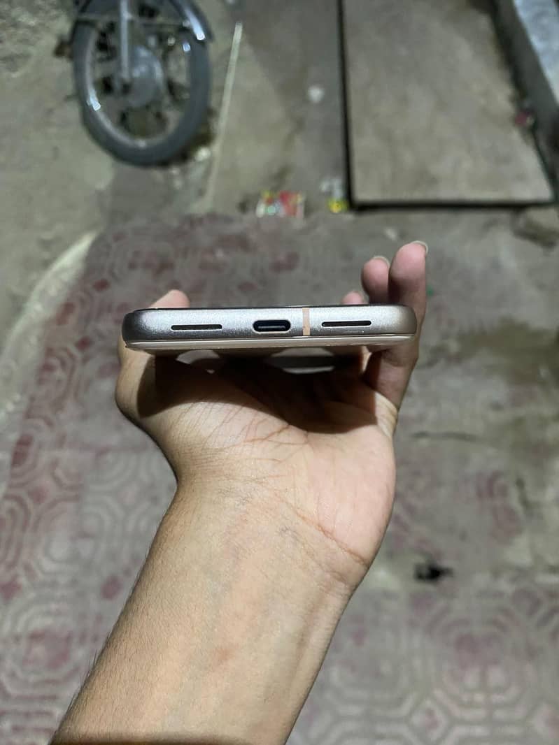 Google Pixel 8 3