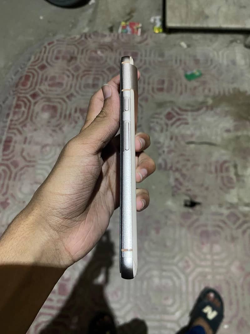 Google Pixel 8 4