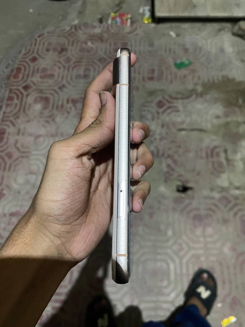 Google Pixel 8 5