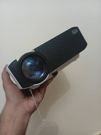 Apeman LC350 Personal Home Projector Upto 180 inch screen size