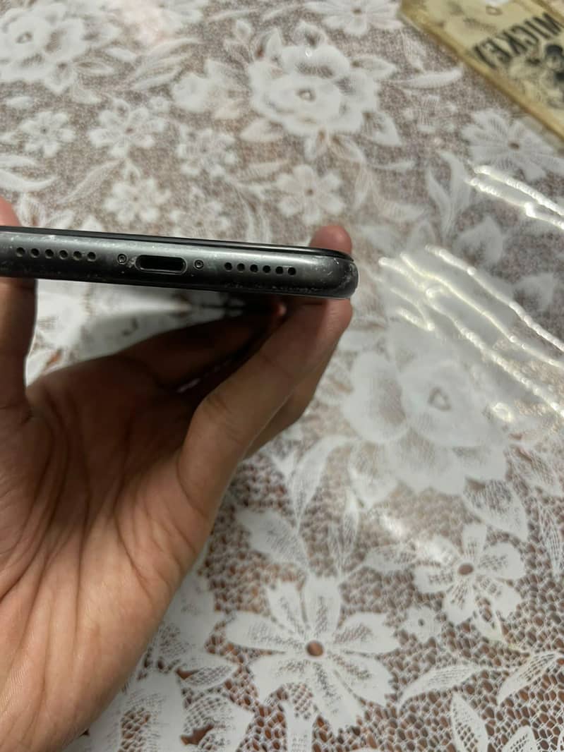 Apple iPhone 11 3