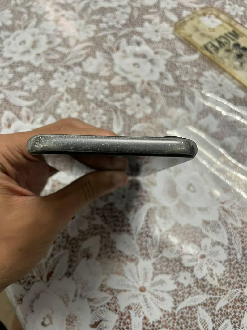 Apple iPhone 11 4