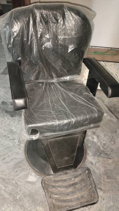 Saloon chairs with 1 cutting chair for sale