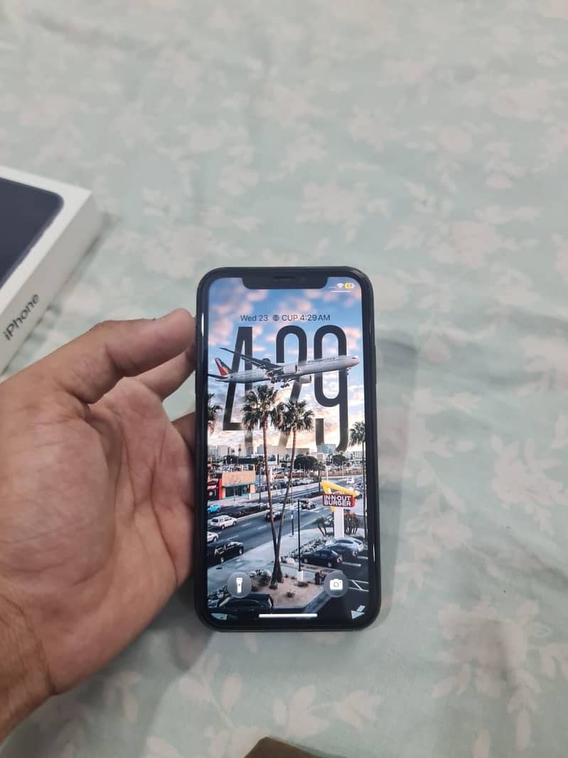 iPhone 11 4