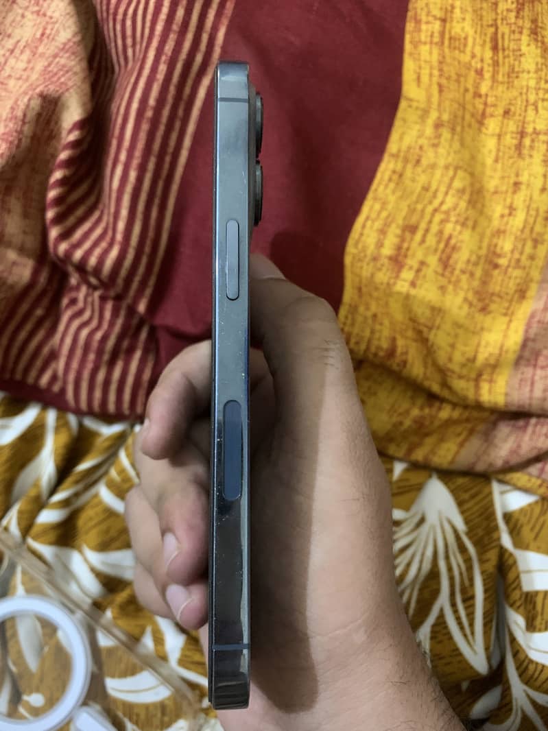 Apple iPhone 13 Pro 2