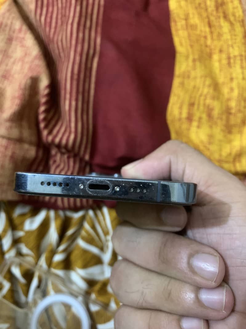 Apple iPhone 13 Pro 4