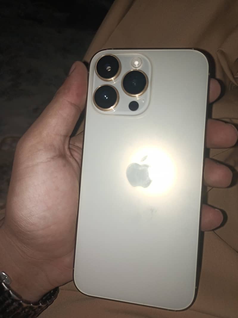 iPhone 14 Pro Max 4