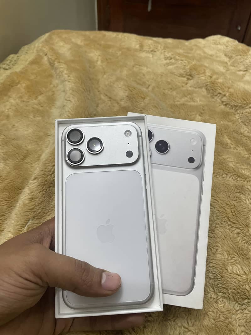 Apple iPhone 17 Pro Max 1