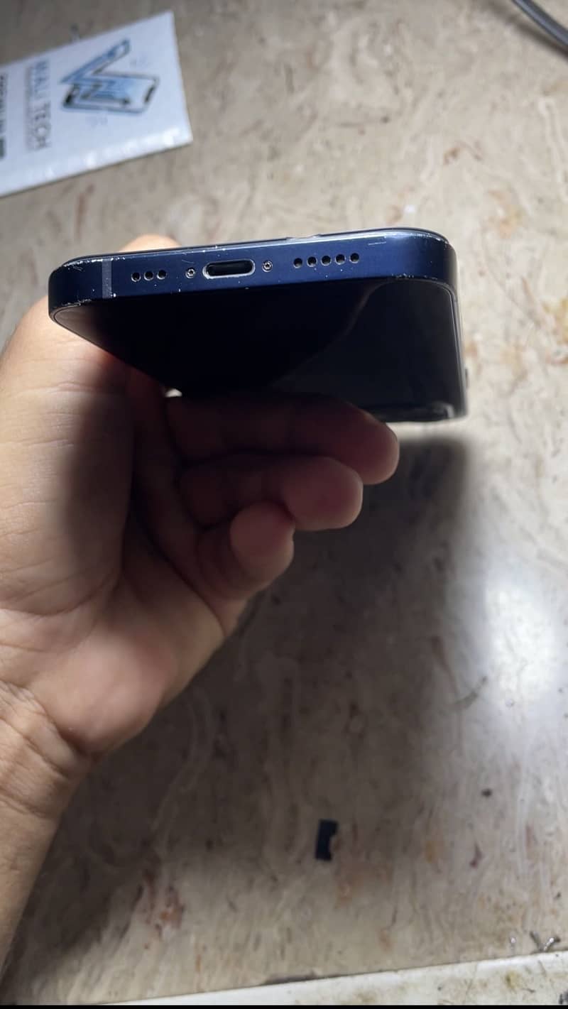 Apple iPhone 12 3