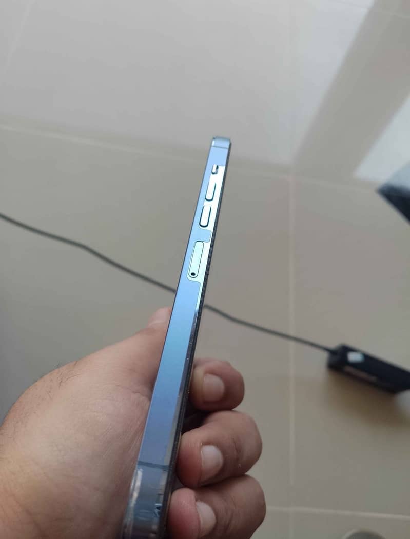 Apple iPhone 13 Pro Max 4