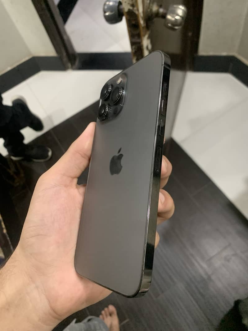 iPhone 13 Pro Max 4