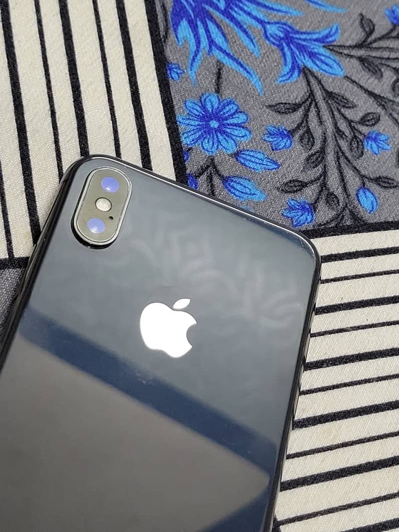 Apple iPhone X 4