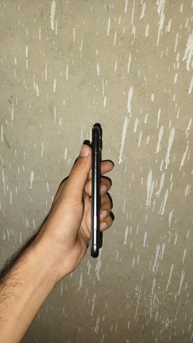Apple iPhone 11 - Mint Condition 2