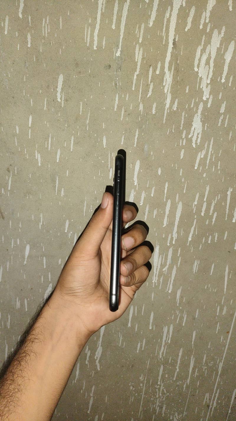 Apple iPhone 11 - Mint Condition 3