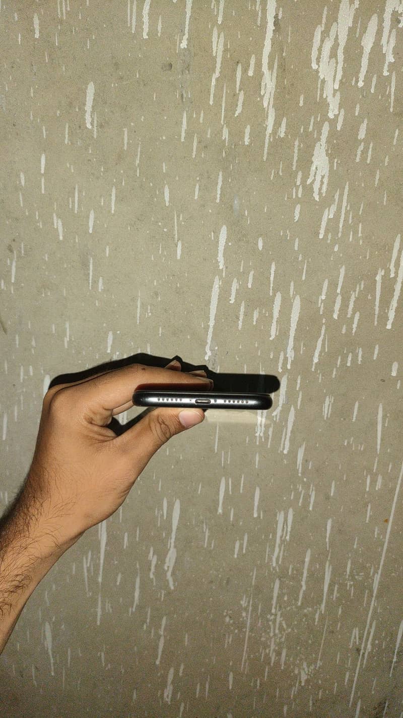 Apple iPhone 11 - Mint Condition 4
