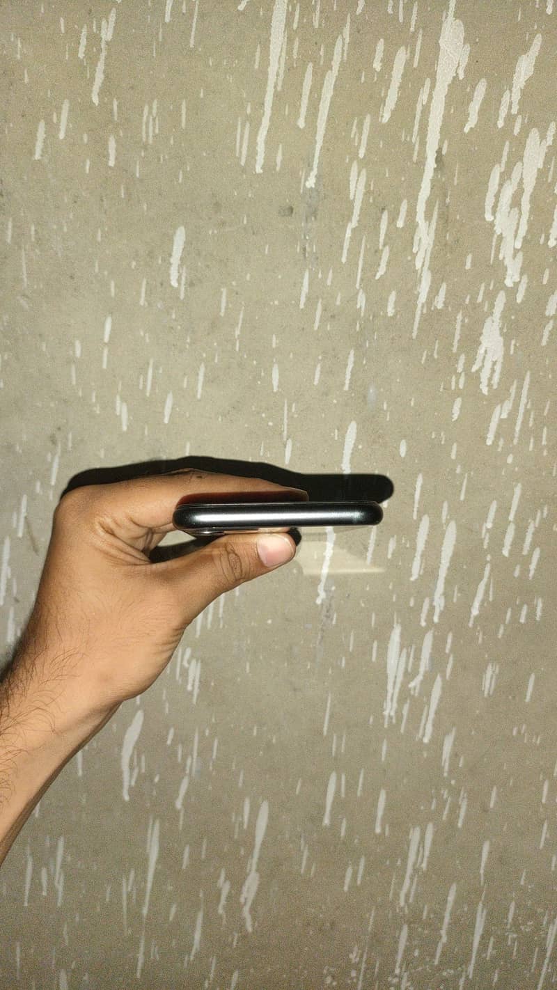 Apple iPhone 11 - Mint Condition 5