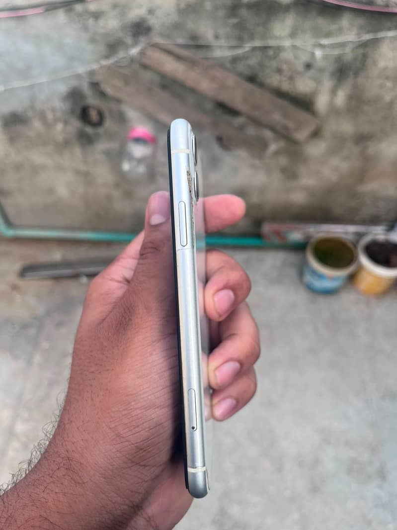 Apple iPhone 11 3