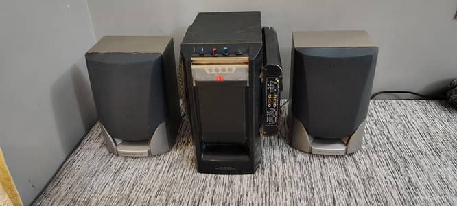 10 Inchs subwoofer 1000watts and 2 Speakers 100+100 watts