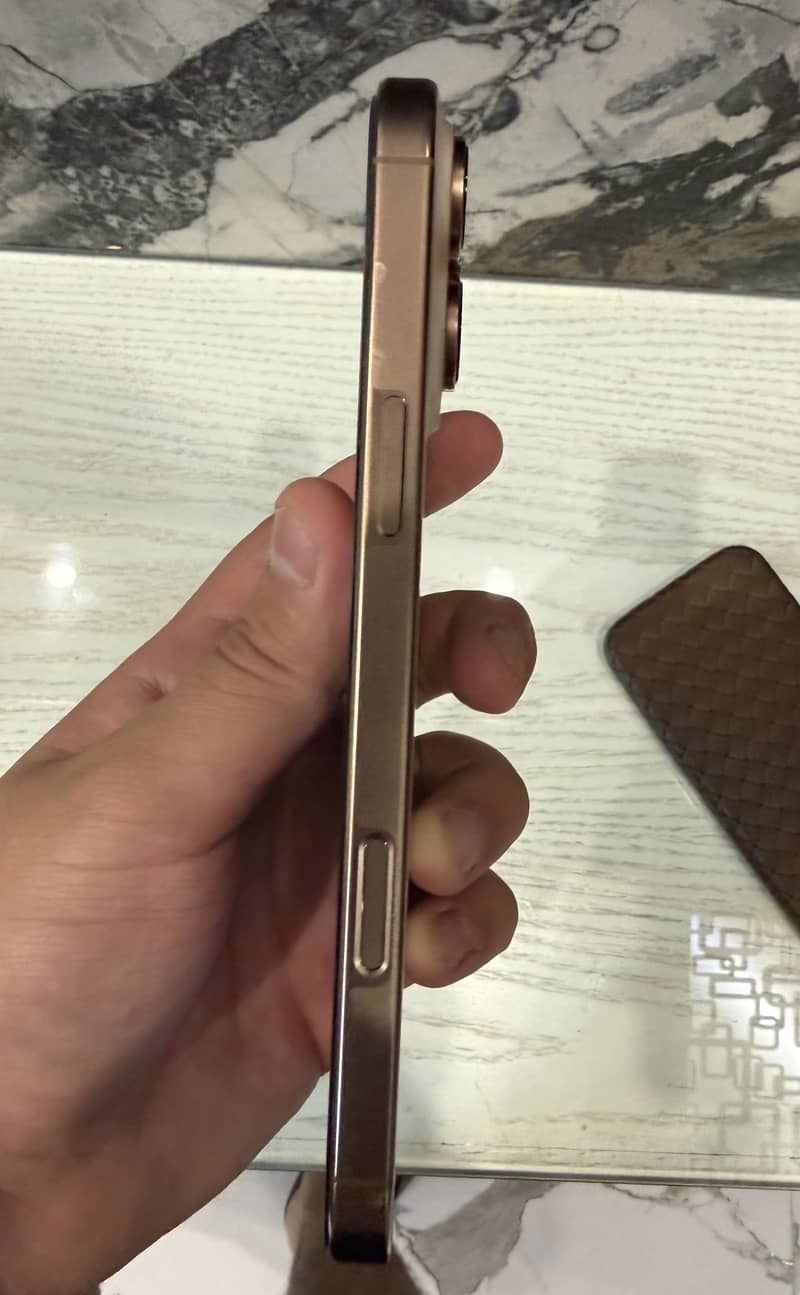 Apple iPhone 16 Pro Max 6