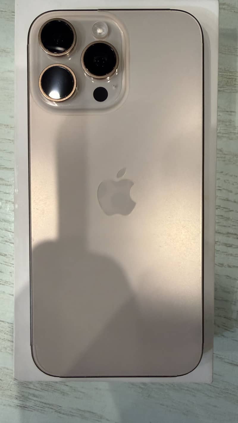 Apple iPhone 16 Pro Max 7