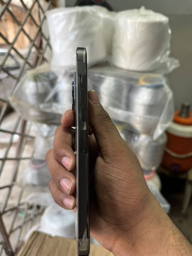 Apple iPhone 13 Pro Max 3