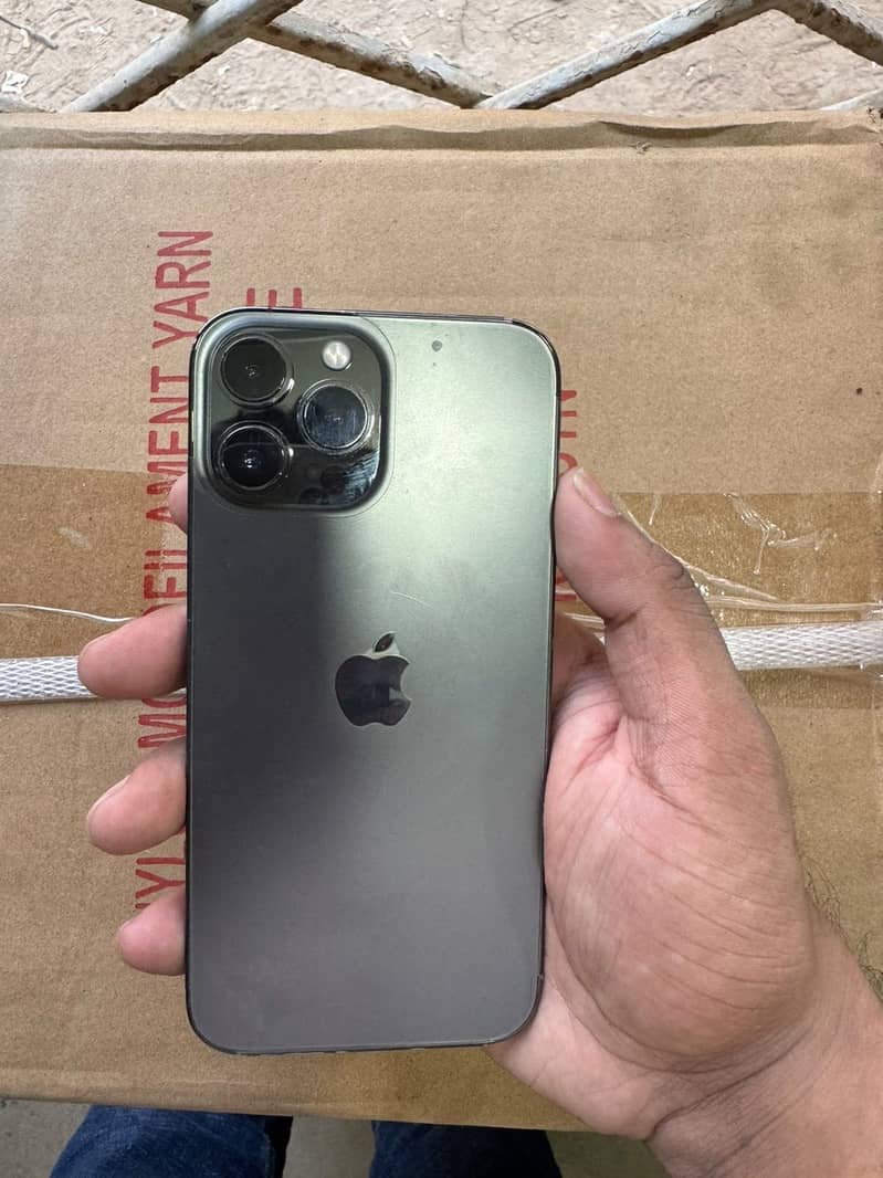 Apple iPhone 13 Pro Max 4