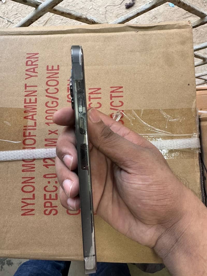 Apple iPhone 13 Pro Max 6