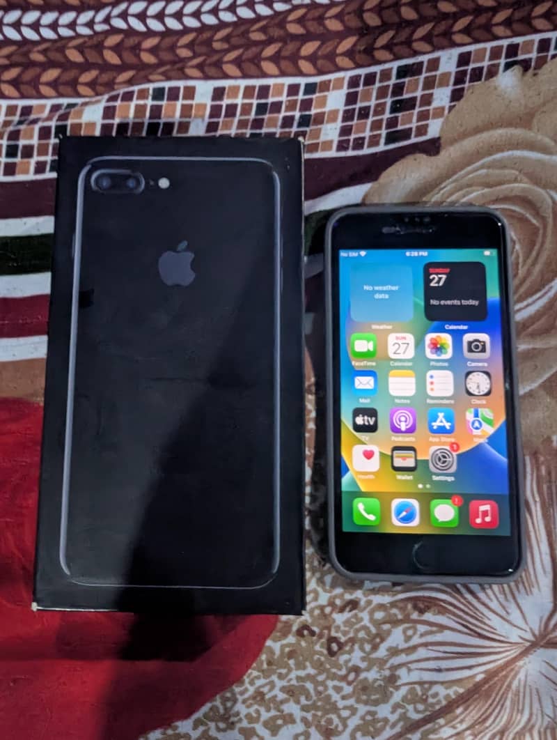 Apple iPhone 8 Plus 0
