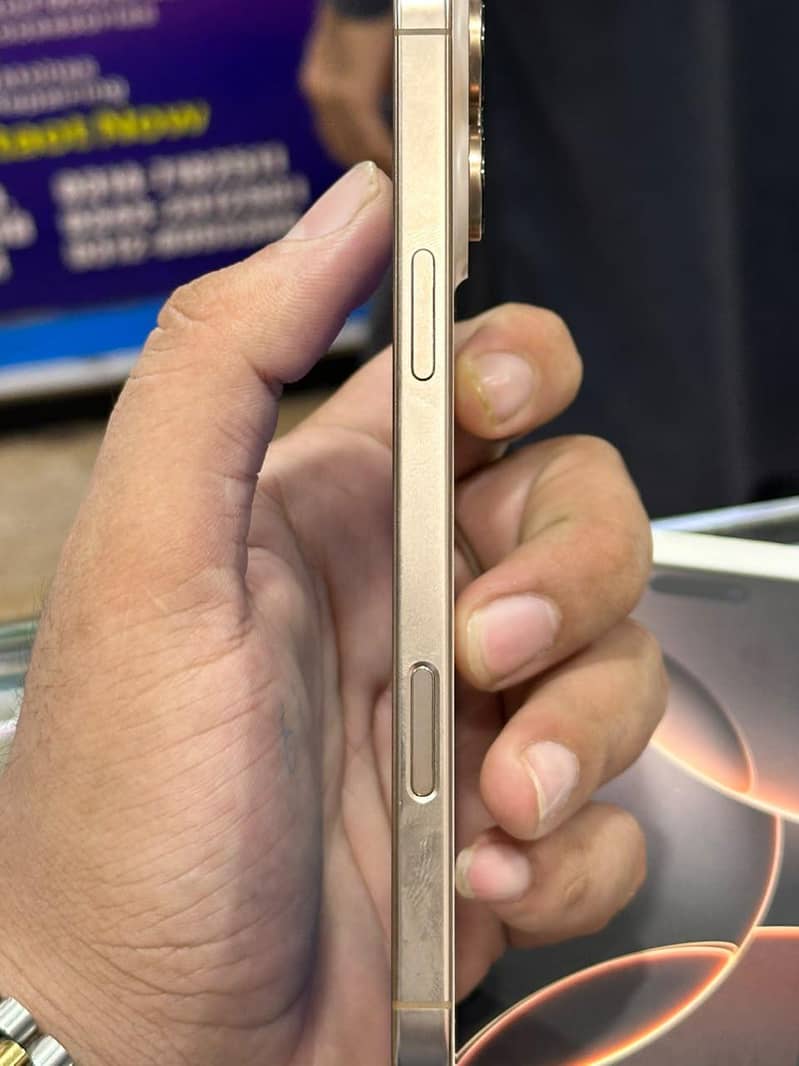 Apple iPhone 16 Pro Max 1