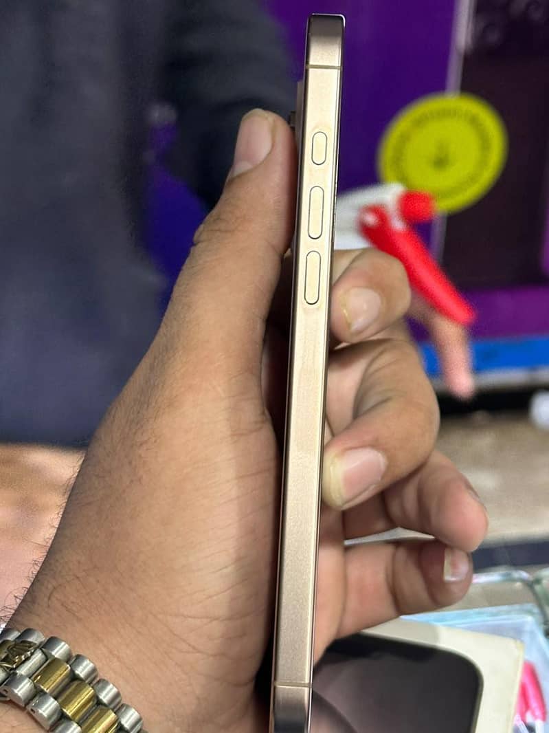 Apple iPhone 16 Pro Max 2